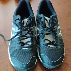 Men's Basic Black and White Athletic Shoes Size: 8 1/2                 (1009)